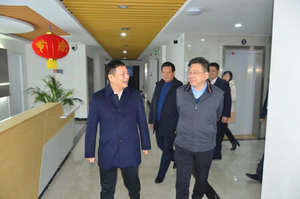 湖南省政協(xié)副主席、省工商聯(lián)主席張健一行蒞臨九九智能環(huán)?？疾煺{(diào)研