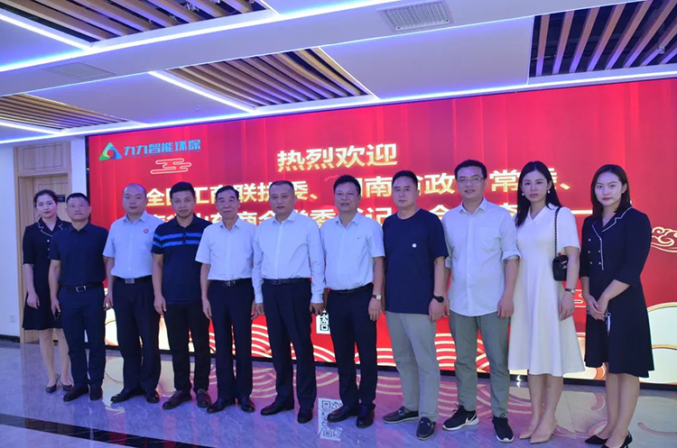 全國(guó)工商聯(lián)執(zhí)委、湖南省政協(xié)常委、湖南省山東商會(huì)黨委書(shū)記、會(huì)長(zhǎng)李濤一行蒞臨考察調(diào)研